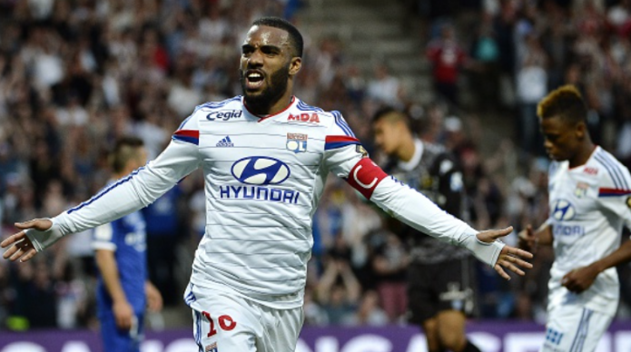 Lyon Keen to Keep Lacazette