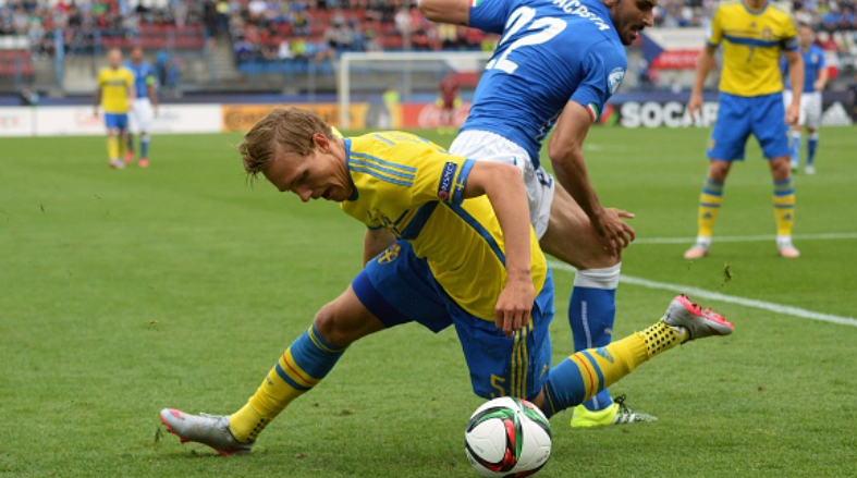 Augustinsson rubbishes transfer talk
