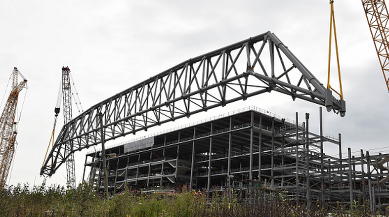 650-tonne truss fitted on roof of Main Stand