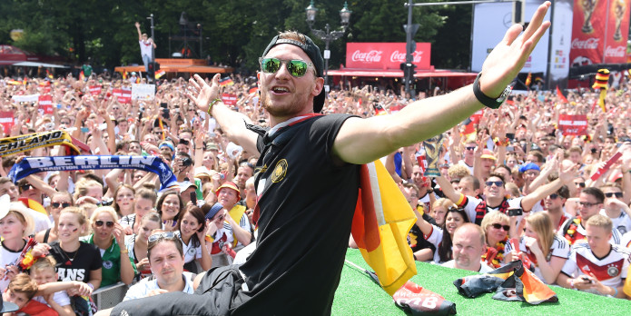 Howedes drops Liverpool hint