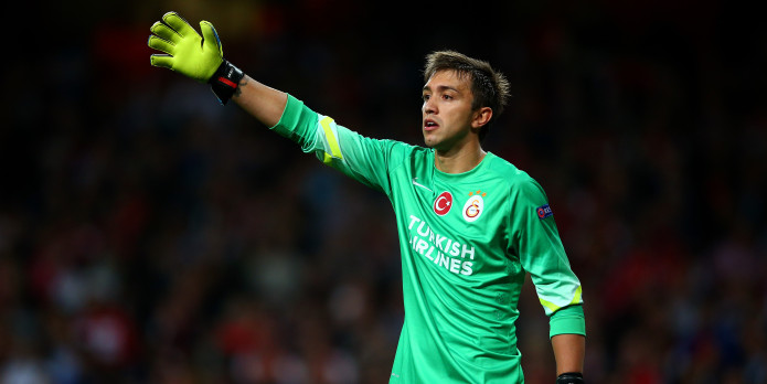 Liverpool make Muslera approach