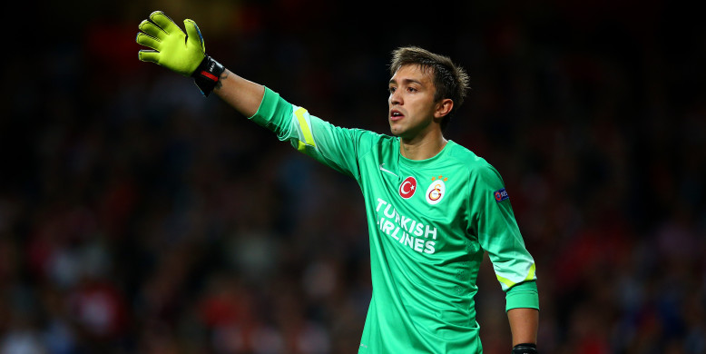 Liverpool make Muslera approach
