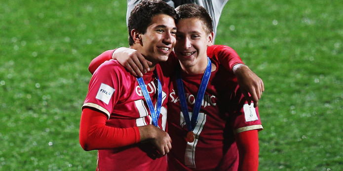 Liverpool hold transfer talks with midfielder