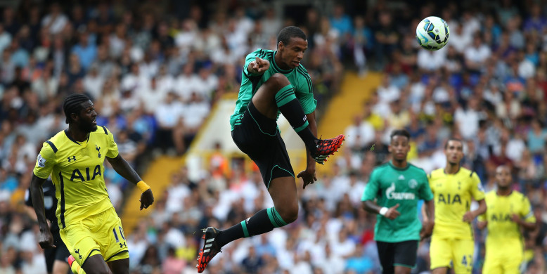 Liverpool table bid for defender