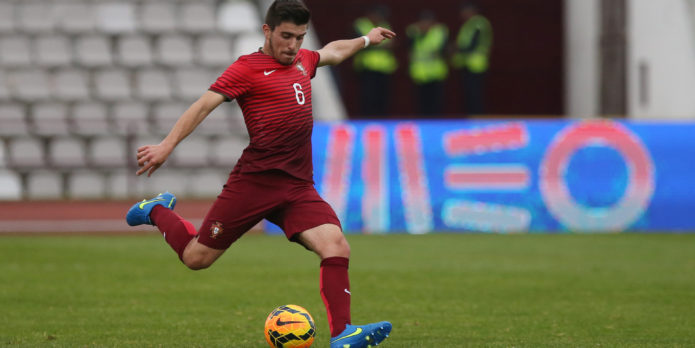 Liverpool linked with €40m move for midfielder