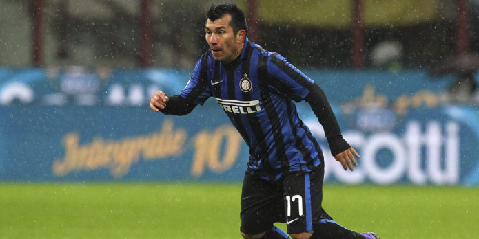 Liverpool reportedly eager to sign Gary Medel