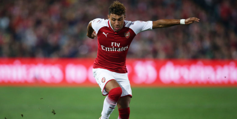 Liverpool target Oxlade-Chamberlain staying put