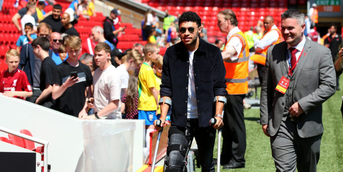 Oxlade-Chamberlain takes part in light training session