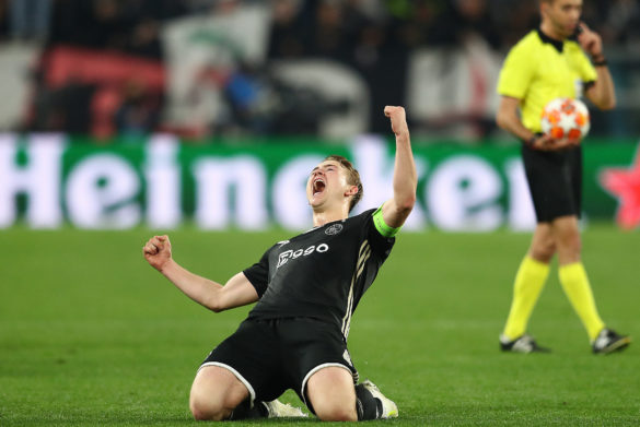 Carragher wants Liverpool to sign De Ligt