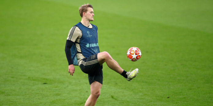Barcelona directors in Amsterdam to close out deal for Reds target de Ligt