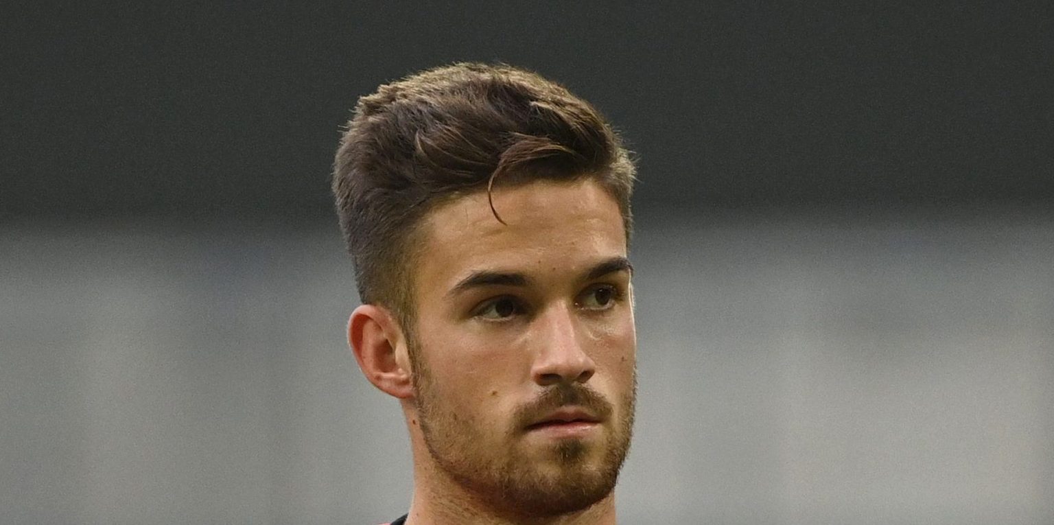 Liverpool and Real Madrid eye move for Sevilla goalkeeper Alfonso Pastor
