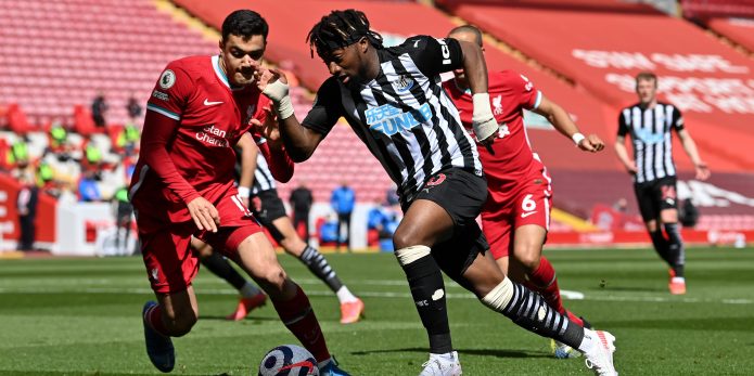 Virals: Allan Saint-Maximin defends Sadio Mane on social media