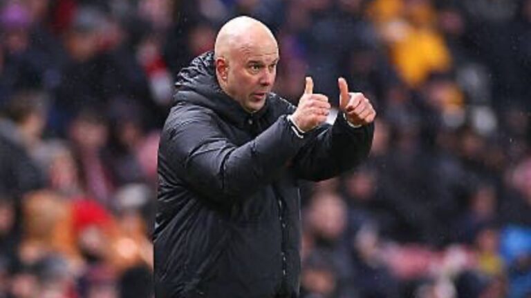 “He’s yesterday’s man!” – Could Slot drop Liverpool star ahead of trip to Wolves?