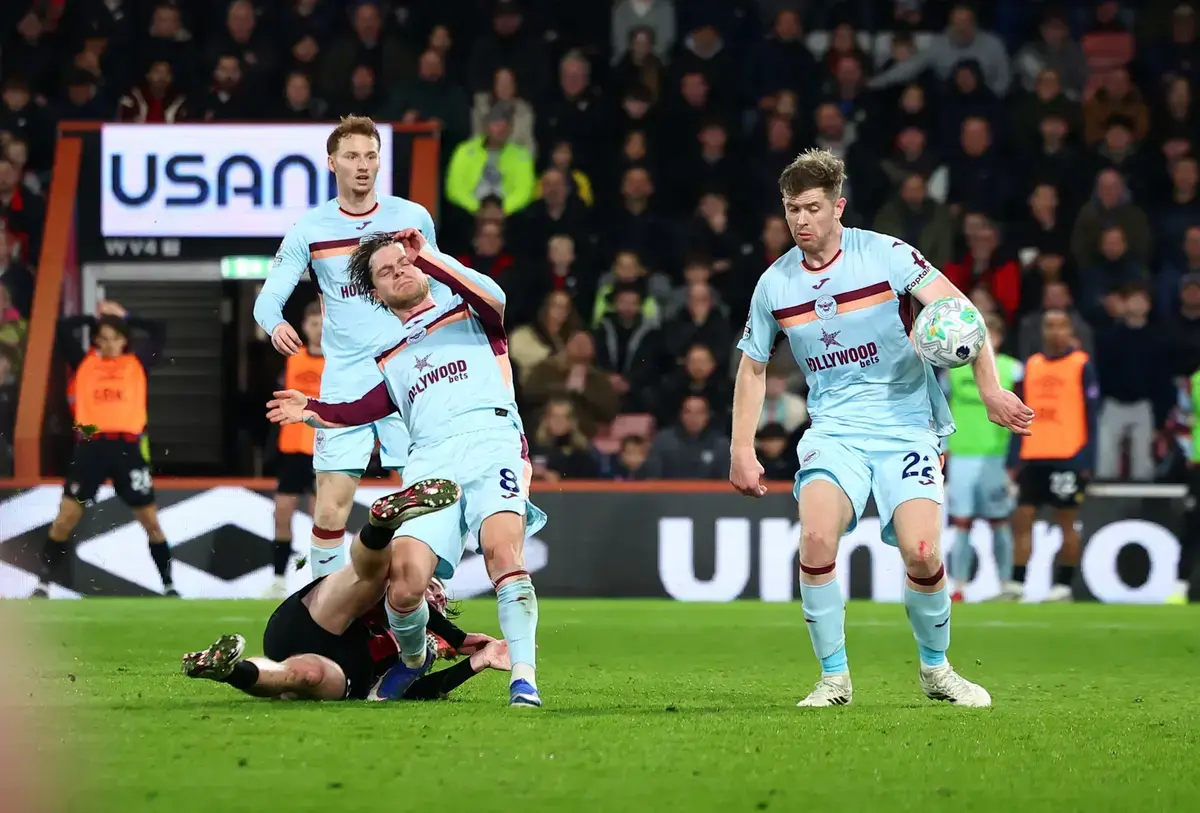 Liverpool joined by Manchester United in race for £55m Premier League defender