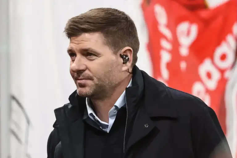 Steven Gerrard names future Liverpool captain: “He’s flying at the moment”