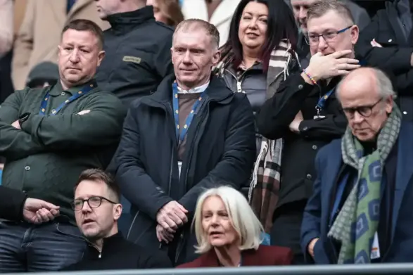 “Easiest Place to Play” Paul Scholes brutally slams Arne Slot for destroying Anfield’s fear factor