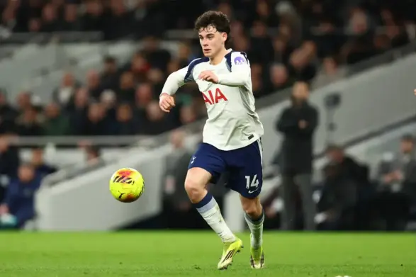 Liverpool ‘at front of queue’ for Tottenham starlet as relegation threat intensifies