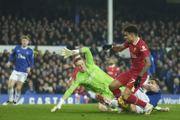 Jordan Pickford makes ‘reigning champions’ claim as Everton keeper targets struggling Liverpool