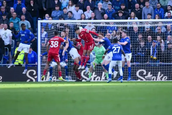 Everton star cannot believe what happened in loss v Liverpool – “Lost for words”