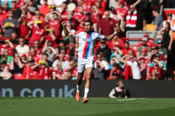 Robertson slams officials as Liverpool overcome Palace & new injury blow