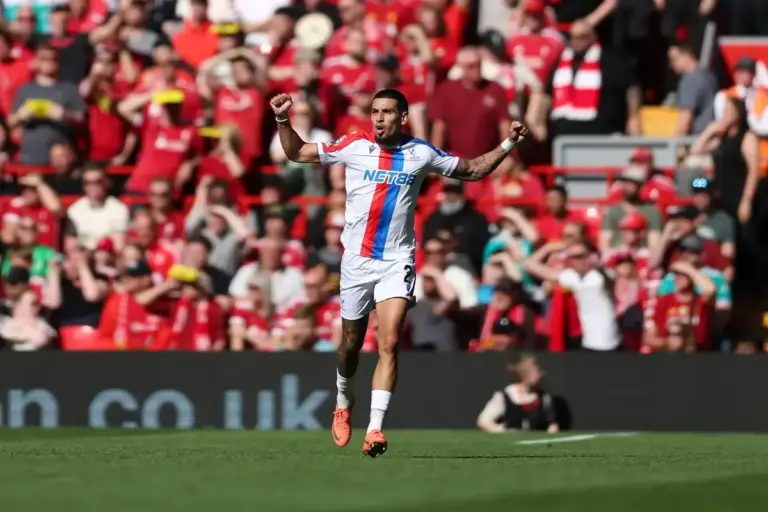 Robertson slams officials as Liverpool overcome Palace & new injury blow