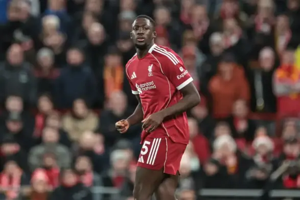 Man City and Chelsea hold talks with Liverpool starter