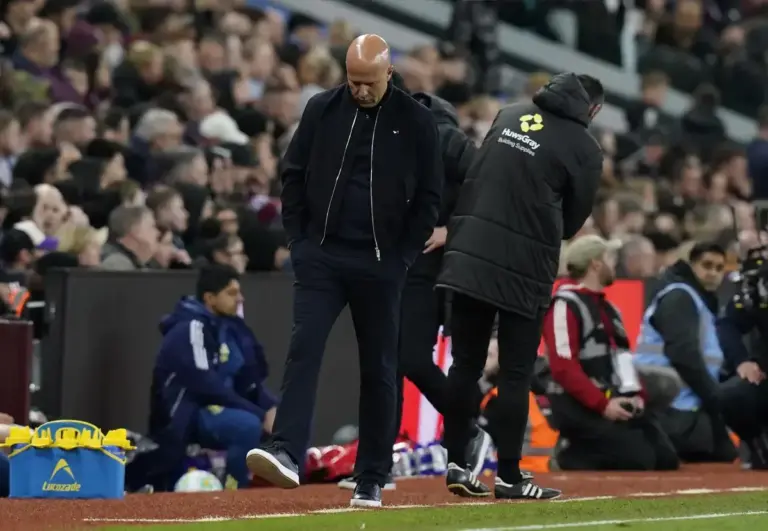 Roy Keane puts himself in Arne Slot’s position after Mohamed Salah outburst
