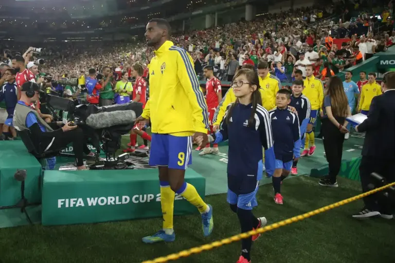 Phil Thompson states how Liverpool may benefit from Alexander Isak being at the World Cup