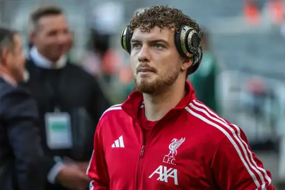 Havrey Elliott makes major decision ahead of Liverpool preseason under Andoni Iraola