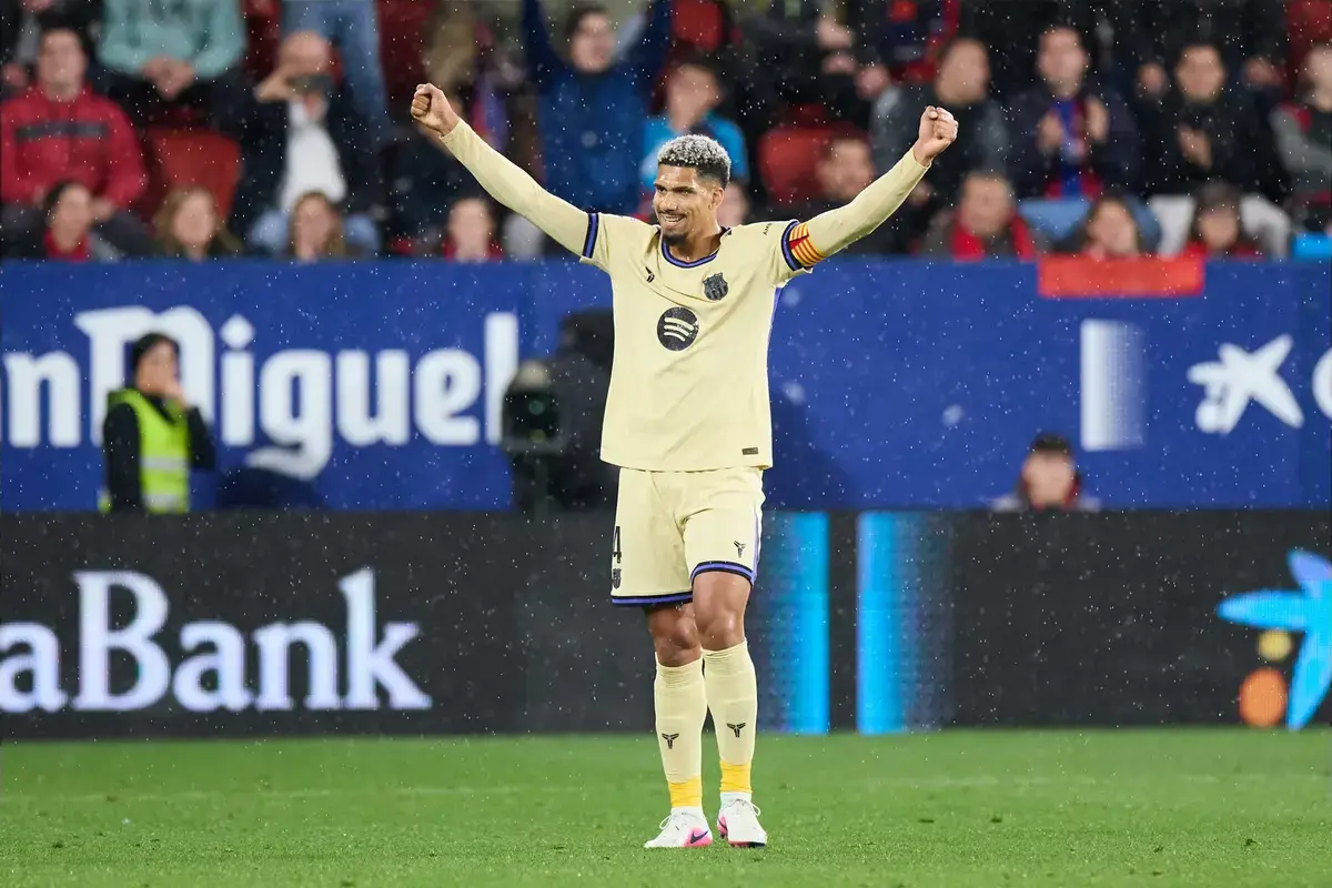 Hansi Flick reveals why Barcelona agreed to loan Ronald Araujo to Liverpool