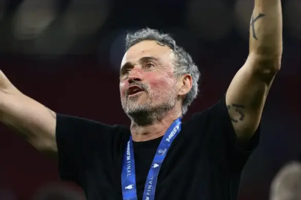 Luis Enrique makes Bradley Barcola transfer admission after Liverpool agree personal terms
