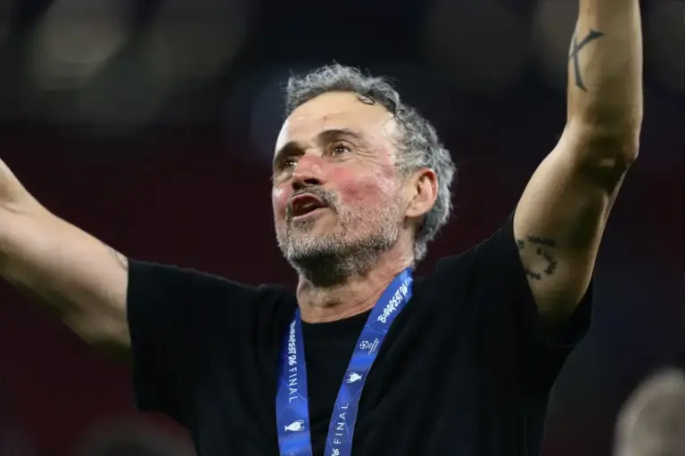Luis Enrique makes Bradley Barcola transfer admission after Liverpool agree personal terms