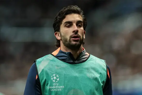 Liverpool target picks next club after admitting he’s open to a transfer