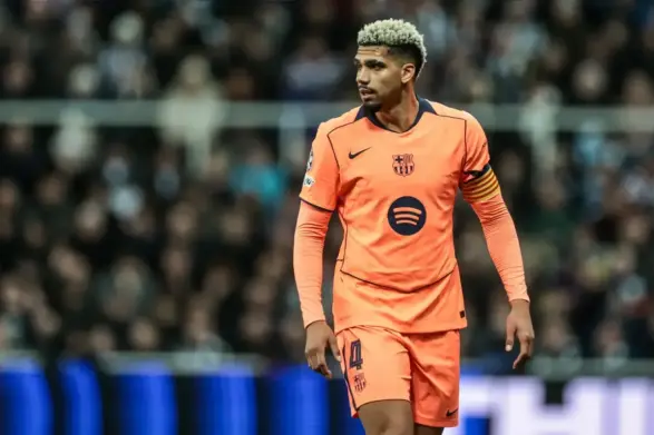 Liverpool sign Barcelona centre-back in loan transfer with an option to buy