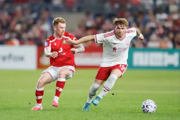Liverpool midfielder in talks to leave before transfer deadline