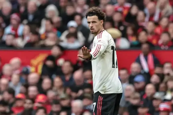 Fabrizio Romano confirms Liverpool player left out of squad after reports of a transfer