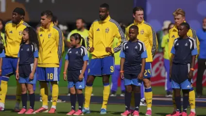 Alexander Isak injury update: Alexander Isak lined up with the Sweden national team before a match.